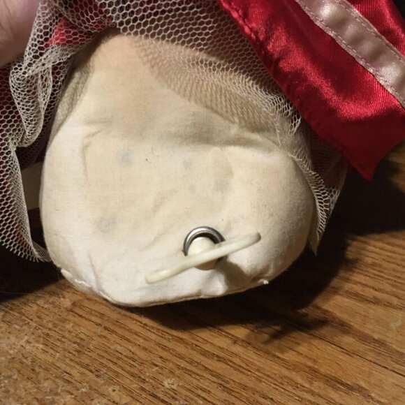 COLLECTORS CHOICE SERIES BY DANDEE PORCELAIN MUSICAL DOLL - Picture 6 of 10